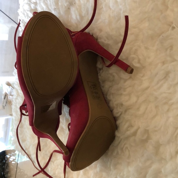 Reddish tie up lace booties - Picture 3 of 4